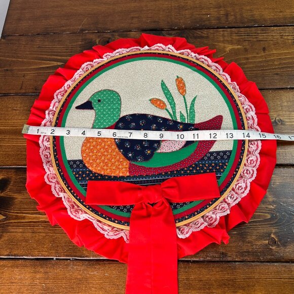 Handmade Duck Embroidered & Appliqué Wall Hanging Red Ruffle Lace Trim 16" Dia - Picture 7 of 8